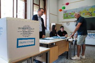 Affluenza in calo nelle Marche: vota il 58,2%, oltre cinque punti in meno rispetto alla precedente tornata